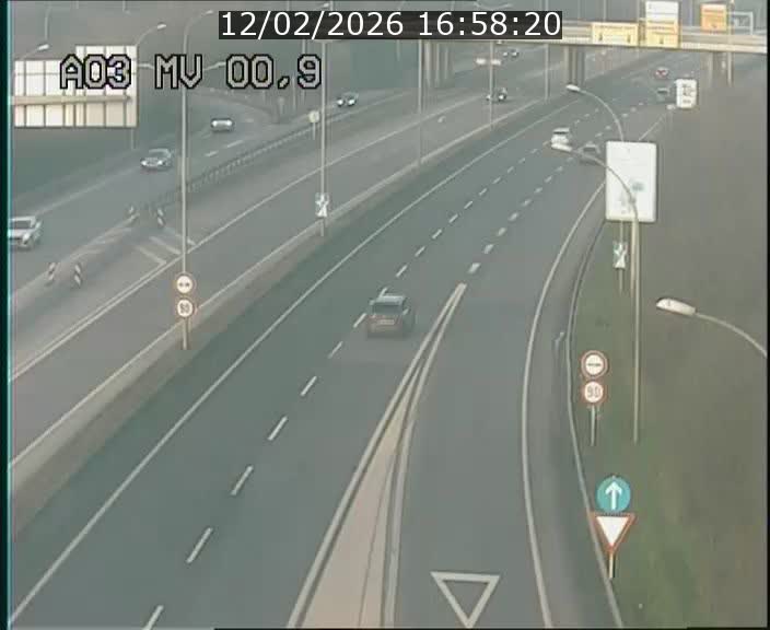 Traffic live webcam Luxembourg Croix de Gasperich - A3 - BK 0.4 - direction Luxembourg