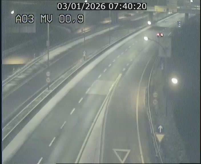 Traffic live webcam Luxembourg Croix de Gasperich - A3 - BK 0.4 - direction Luxembourg