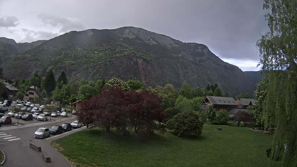 Webcam au niveau de la mairie du village du Bourg d'Oisans, aux pieds de l'Alpe d'Huez et aux portes du parc des Écrins