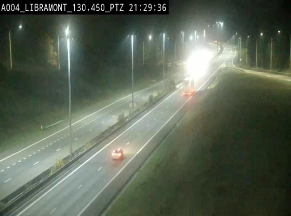 Webcam E411 à hauteur de la sortie 25 de Libramont menant vers Bouillon, Sedan et Reims via la N89. Vue orientée vers Bruxelles