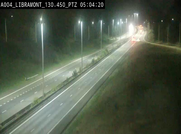 Webcam E411 à hauteur de la sortie 25 de Libramont menant vers Bouillon, Sedan et Reims via la N89. Vue orientée vers Bruxelles