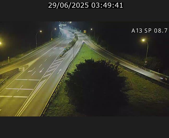 Traffic live webcam Luxembourg Jonction Lankelz - A13 direction Pétange - BK 8.7 