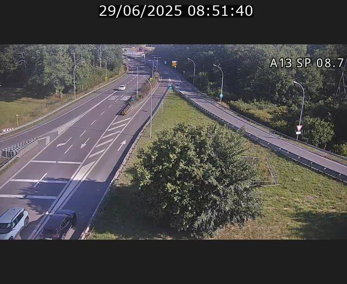 Traffic live webcam Luxembourg Jonction Lankelz - A13 direction Pétange - BK 8.7 