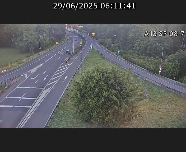 Traffic live webcam Luxembourg Jonction Lankelz - A13 direction Pétange - BK 8.7 