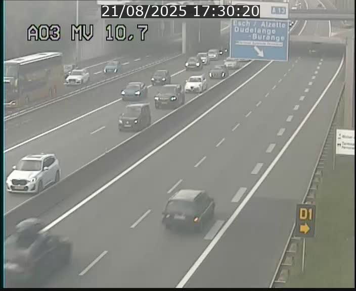 Traffic live webcam Luxembourg Croix de Bettembourg - A3 - BK 10.7 - direction France