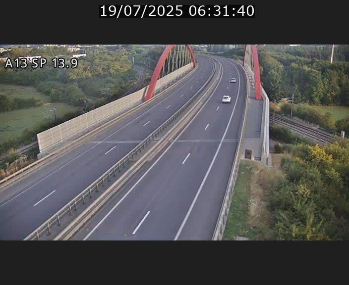 Traffic live webcam Luxembourg Kayl - A13 direction Esch-sur-Alzette/Luxembourg-ville - BK 13.9