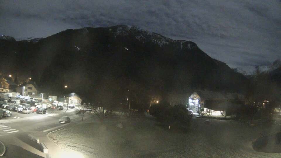 Webcam au niveau de la mairie du village du Bourg d'Oisans, aux pieds de l'Alpe d'Huez et aux portes du parc des Écrins