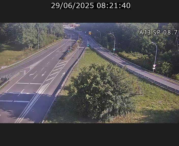 Traffic live webcam Luxembourg Jonction Lankelz - A13 direction Pétange - BK 8.7 