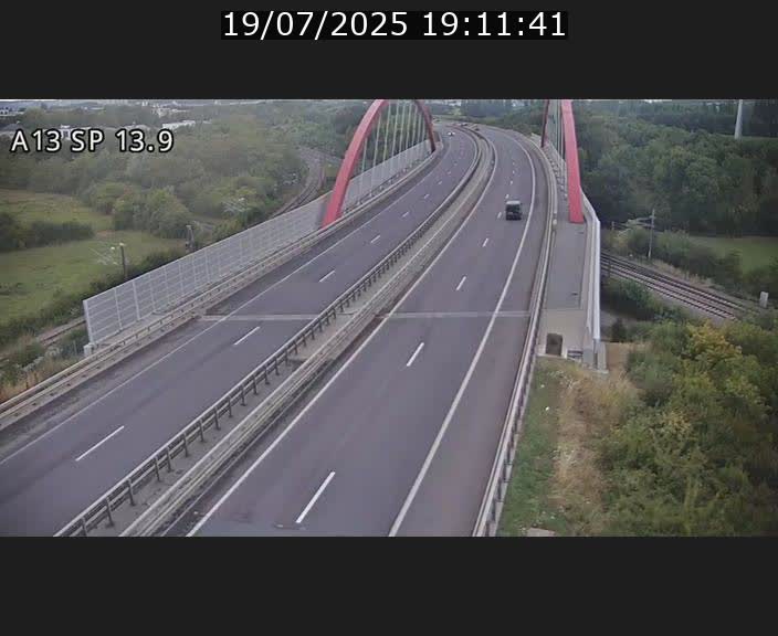 Traffic live webcam Luxembourg Kayl - A13 direction Esch-sur-Alzette/Luxembourg-ville - BK 13.9