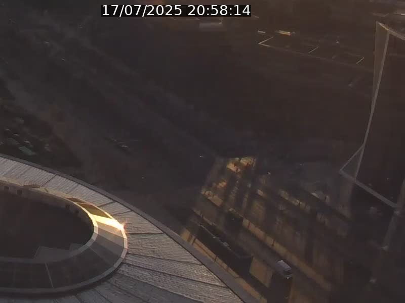 Webcam sur l'avenue John Fitzgerald Kennedy (N51) avec vue sur le Pont rouge (Pont Grande Duchesse Charlotte), l'arrêt Pfaffenthal et l'entrée du quartier Kirchberg