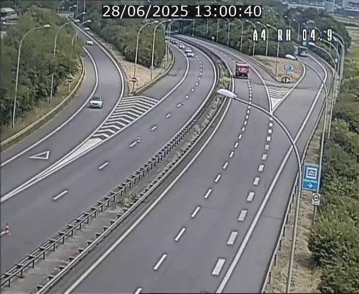 Traffic live webcam Luxembourg Leudelange - A4 - BK 4.9 - direction Luxembourg