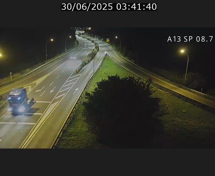 Traffic live webcam Luxembourg Jonction Lankelz - A13 direction Pétange - BK 8.7 