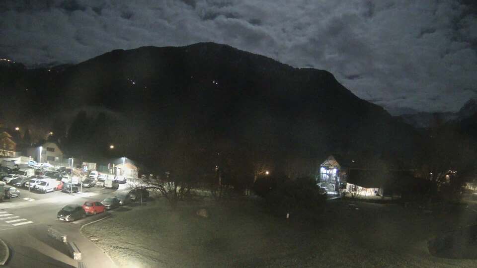 Webcam au niveau de la mairie du village du Bourg d'Oisans, aux pieds de l'Alpe d'Huez et aux portes du parc des Écrins
