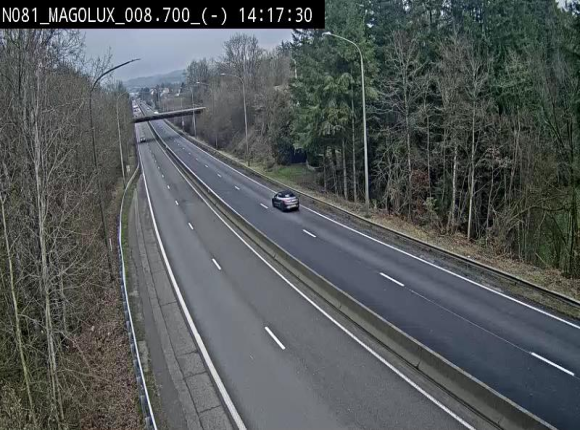 Webcam sur la N81 (E411) à hauteur de la jonction avec la N883. Vue orientée vers Arlon