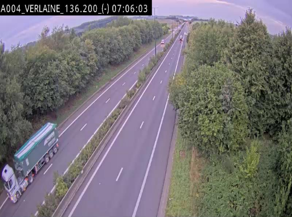 Webcam sur l'E411 à hauteur du pont surplombant la N40, à proximité de la sortie 26 Verlaine - Libramont-Chevigny. Vue orientée vers Namur