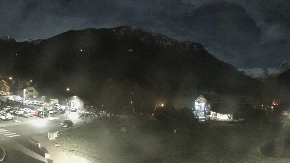 Webcam au niveau de la mairie du village du Bourg d'Oisans, aux pieds de l'Alpe d'Huez et aux portes du parc des Écrins