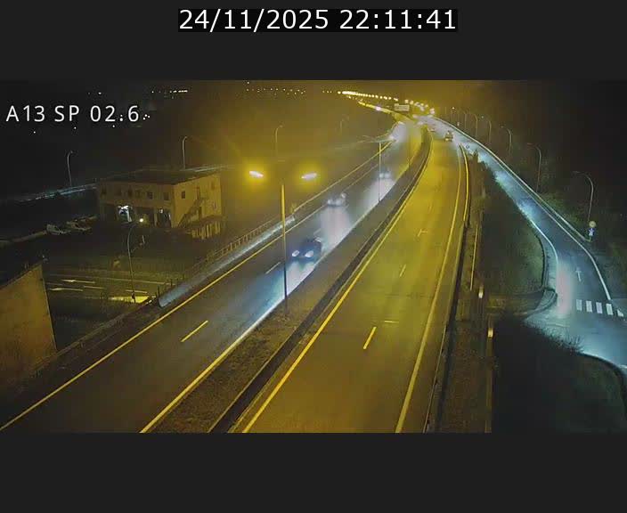 Traffic live webcam Luxembourg Sanem - A13 direction Pétange - BK 2.6