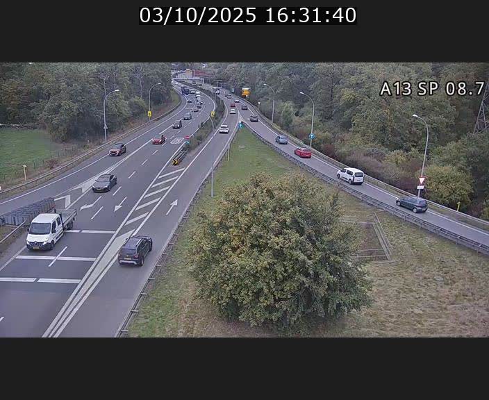 Traffic live webcam Luxembourg Jonction Lankelz - A13 direction Pétange - BK 8.7 