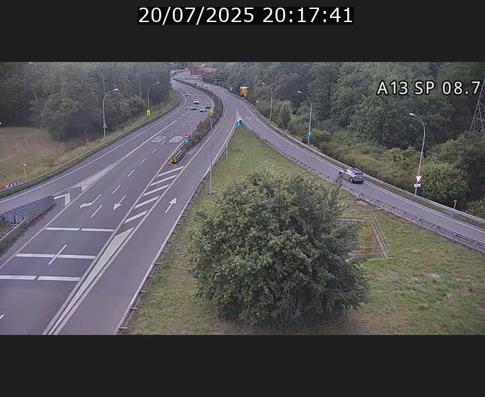 Traffic live webcam Luxembourg Jonction Lankelz - A13 direction Pétange - BK 8.7 