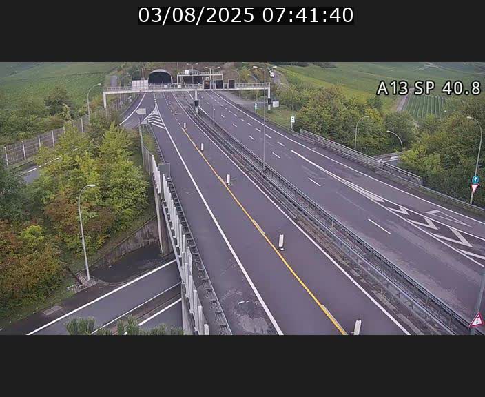 Webcam avec vue sur l'entrée côté allemand du tunnel Markusbierg à Schengen. Vue orientée vers le tunnel et Bettembourg