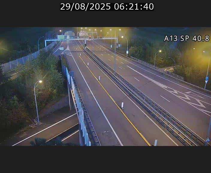Webcam avec vue sur l'entrée côté allemand du tunnel Markusbierg à Schengen. Vue orientée vers le tunnel et Bettembourg