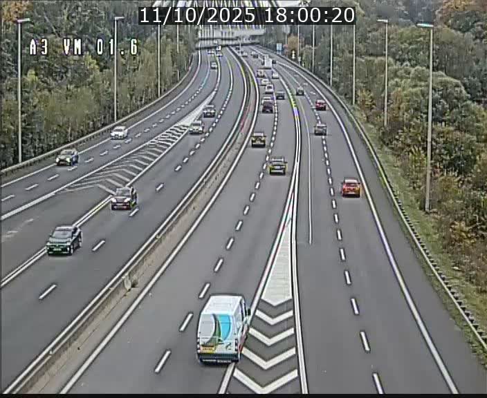 Traffic live webcam Luxembourg - Croix de Gasperich - A3 - BK 1.6 - direction France/Aire de Berchem