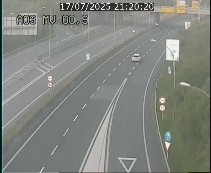 Traffic live webcam Luxembourg Croix de Gasperich - A3 - BK 0.4 - direction Luxembourg