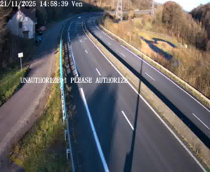 Webcam sur la D910 située dans la Côte des 4 vents. Vue orientée vers le bas, vers Saint-Avold.