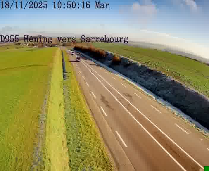 Caméra routière située sur D955 (France) à Heming, orientée vers Sarrebourg, surveillant en continu la circulation locale et régionale.
