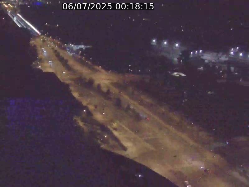 Webcam sur l'avenue John Fitzgerald Kennedy (N51) avec vue sur le Pont rouge (Pont Grande Duchesse Charlotte), l'arrêt Pfaffenthal et l'entrée du quartier Kirchberg
