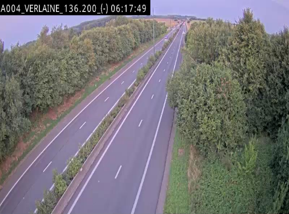 Webcam sur l'E411 à hauteur du pont surplombant la N40, à proximité de la sortie 26 Verlaine - Libramont-Chevigny. Vue orientée vers Namur