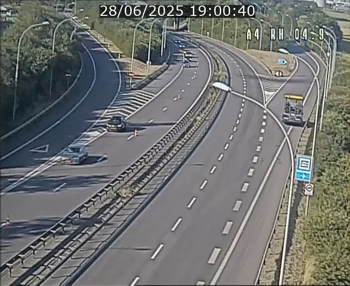 Traffic live webcam Luxembourg Leudelange - A4 - BK 4.9 - direction Luxembourg