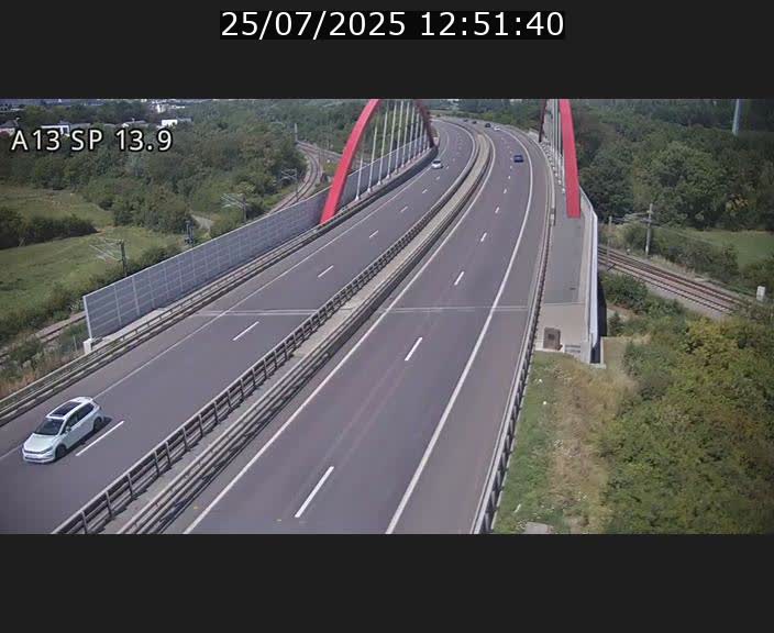 Traffic live webcam Luxembourg Kayl - A13 direction Esch-sur-Alzette/Luxembourg-ville - BK 13.9