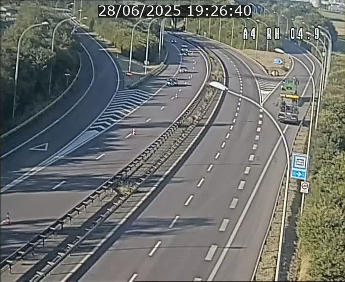 Traffic live webcam Luxembourg Leudelange - A4 - BK 4.9 - direction Luxembourg