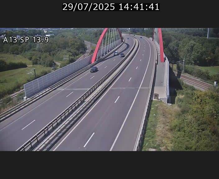 Traffic live webcam Luxembourg Kayl - A13 direction Esch-sur-Alzette/Luxembourg-ville - BK 13.9