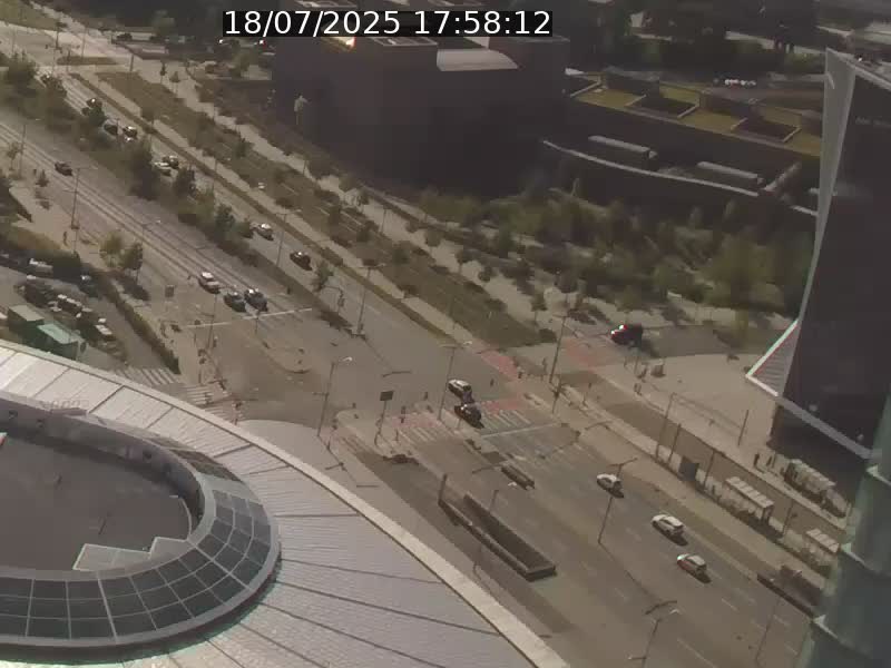 Webcam sur l'avenue John Fitzgerald Kennedy (N51) avec vue sur le Pont rouge (Pont Grande Duchesse Charlotte), l'arrêt Pfaffenthal et l'entrée du quartier Kirchberg