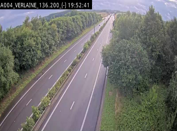 Webcam sur l'E411 à hauteur du pont surplombant la N40, à proximité de la sortie 26 Verlaine - Libramont-Chevigny. Vue orientée vers Namur