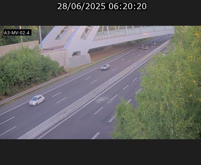 Webcam autoroute de la France (A3) au Luxembourg à Fentange, à proximité de la Croix de Gasperich. Vue orientée vers la Cloche d'Or