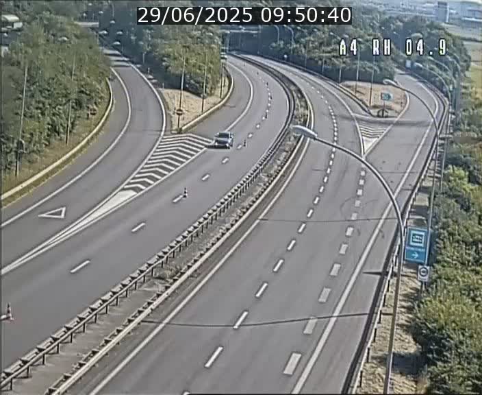 Traffic live webcam Luxembourg Leudelange - A4 - BK 4.9 - direction Luxembourg