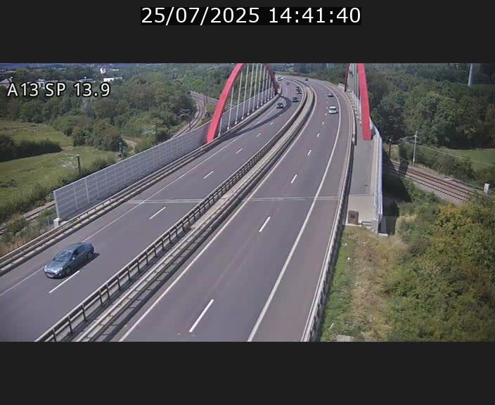 Traffic live webcam Luxembourg Kayl - A13 direction Esch-sur-Alzette/Luxembourg-ville - BK 13.9