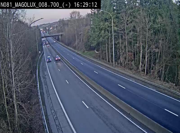 Webcam sur la N81 (E411) à hauteur de la jonction avec la N883. Vue orientée vers Arlon