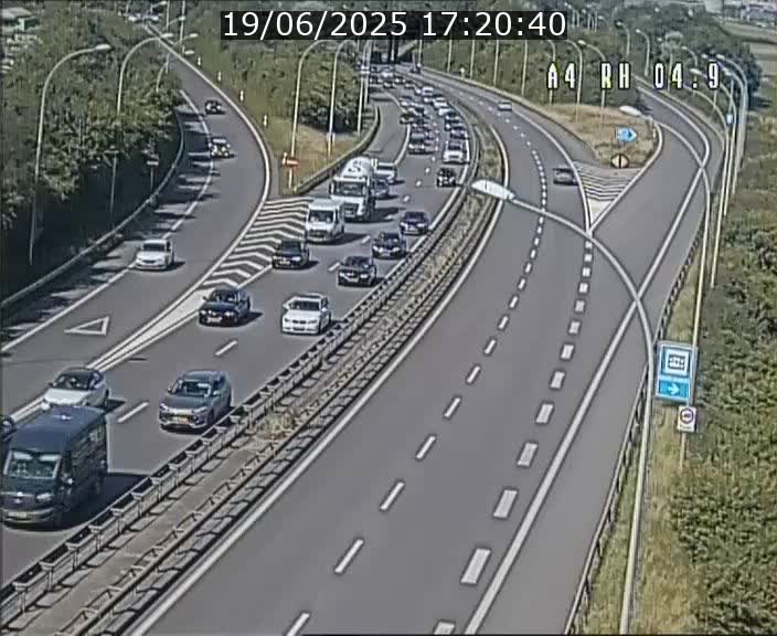 Traffic live webcam Luxembourg Leudelange - A4 - BK 4.9 - direction Luxembourg