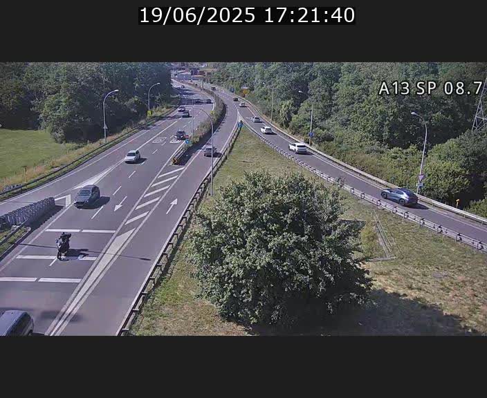 Traffic live webcam Luxembourg Jonction Lankelz - A13 direction Pétange - BK 8.7 