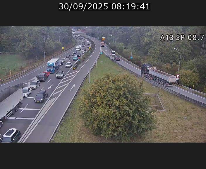 Traffic live webcam Luxembourg Jonction Lankelz - A13 direction Pétange - BK 8.7 