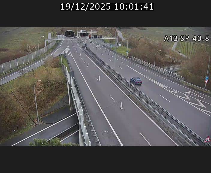 Webcam avec vue sur l'entrée côté allemand du tunnel Markusbierg à Schengen. Vue orientée vers le tunnel et Bettembourg