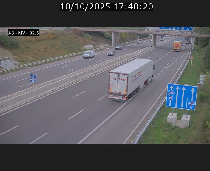 Webcam autoroute A3 au Luxembourg à proximité de la Croix de Gasperich. Vue orientée vers Luxembourg
