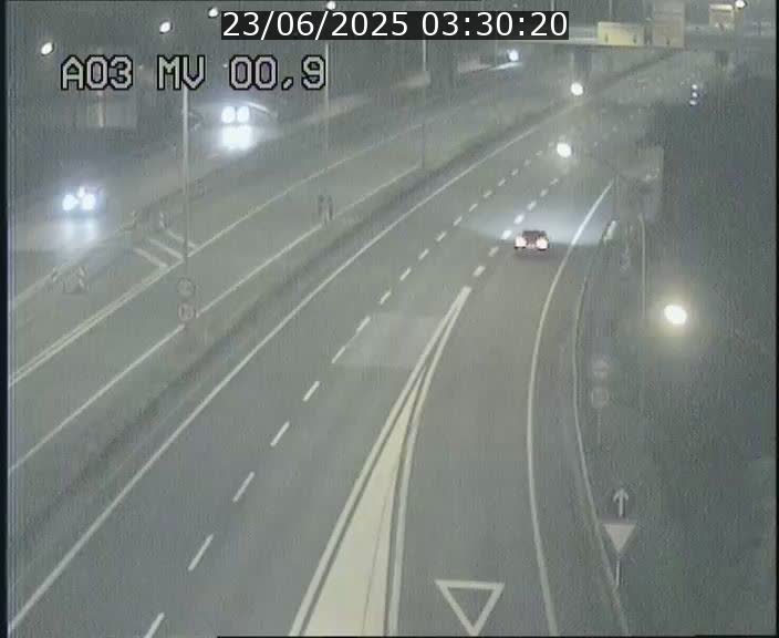 Traffic live webcam Luxembourg Croix de Gasperich - A3 - BK 0.4 - direction Luxembourg