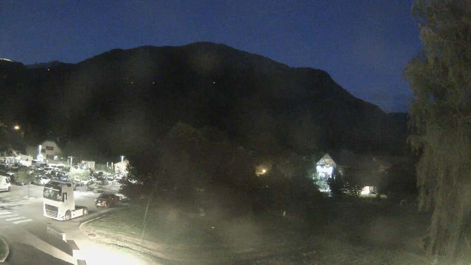 Webcam au niveau de la mairie du village du Bourg d'Oisans, aux pieds de l'Alpe d'Huez et aux portes du parc des Écrins