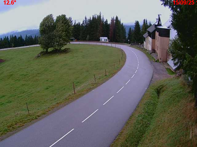 Webcam en haut du col du Ballon d'Alsace sur la D465 à 1075 mètres d'altitude dans les Vosges