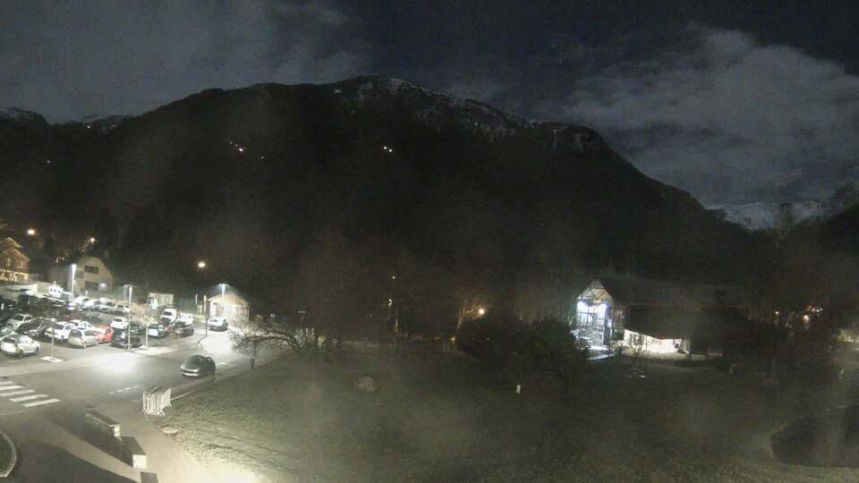 Webcam au niveau de la mairie du village du Bourg d'Oisans, aux pieds de l'Alpe d'Huez et aux portes du parc des Écrins